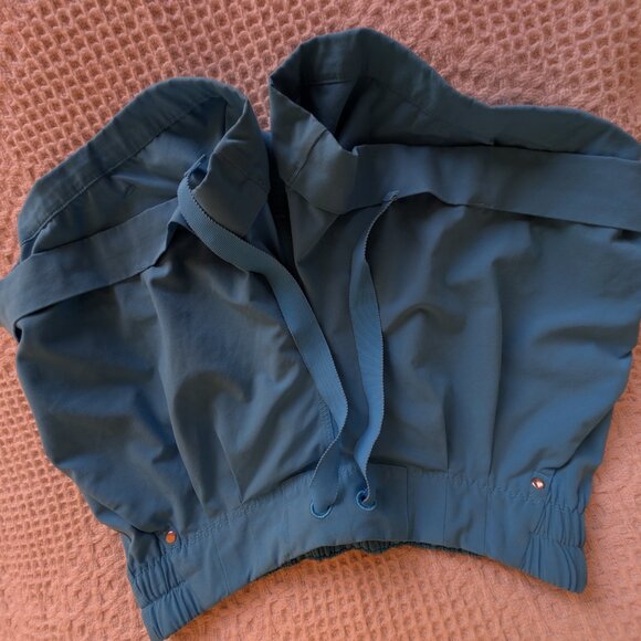 Lululemon size 6 - Picture 3 of 3